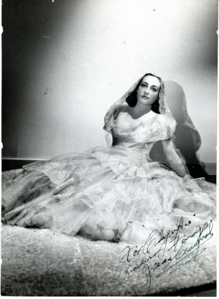 Oscar Winner Leading Actress Joan Crawford,  Rare Signed Vintage Studio Photo.