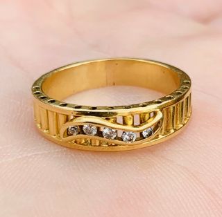 A Ladies Very Good Quality Vintage 18ct Gold Diamond Ring,  Circa 1900s.