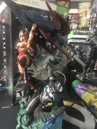 Injustice Gods Among Us Collector’s Edition Statue - Wonder Woman,  Batman,  Wbox