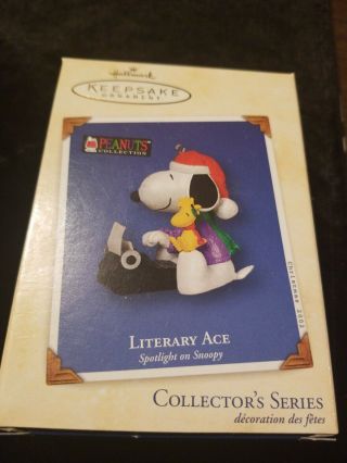 2002 Hallmark Ornament Peanuts Literary Ace Spotlight On Snoopy 5 Typewriter