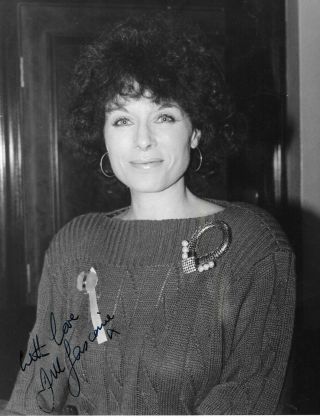 Jill Gascoine (the Gentle Touch/c.  A.  T.  S.  Eyes) Hand - Signed 1980s 9.  5” X 7.  35”