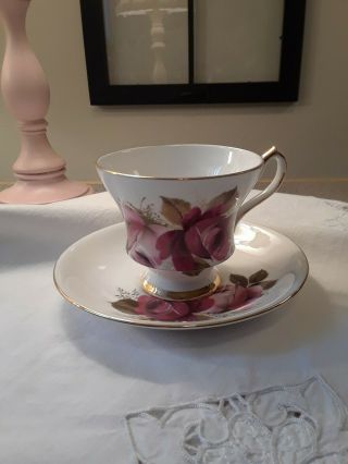 Royal Windsor English Fine Bone China Tea Cup and Saucer Vintage Collectible 3
