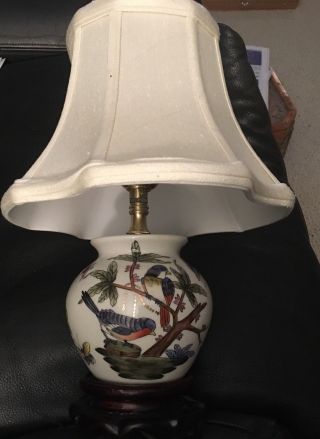 Chinese Porcelain Butterfly Bluebird Motif Vase Table Lamp 12” Wood Base Shade