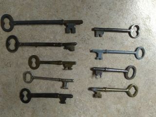 Antique Skeleton Keys 7 Vintage Door Keys Solid Brass Steel Metal 4.  75 " -