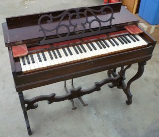 Antique Melodeon/Pump Organ Taylor & Farley 1860 ' s 2