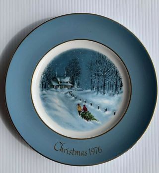1976 Avon Christmas Plate Series Bringing Home The Tree Wedgewood