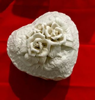 Vintage Ivory Large Porcelain Heart Shaped Trinket Box W/ Lid Applied Flowers