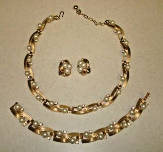 Vintage Trifari Signed Faux Pearl Gold Tone Necklace Bracelet Clip Earrings Set