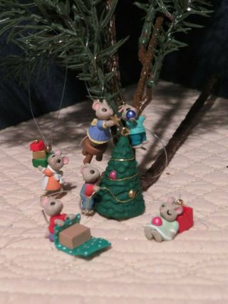 Hallmark Tiny Christmas Helpers Mice Decorating Miniature Tree 6 pc 1996 3