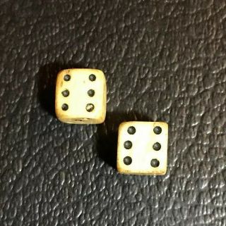 Vintage Pre - Owned Hand Made Miniature Bone Dice