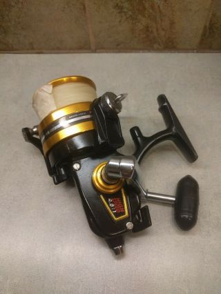 Vintage Penn 650ss Skirted Spool Spinning Reel High Speed 4.  8:1 Black And Gold