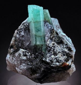 Beryl Var.  Emerald Crystal - Brazil /am174