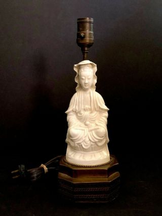 Vintage Asian Oriental White Ceramic Sitting Man Figure Table Lamp C35