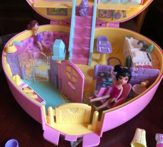 Vintage 1992 Polly Pocket Lucy Locket Bluebird Dream House Dolls and Accessories 3