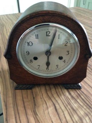 Vintage Oak Cased Chiming Striking Mantel Clock.
