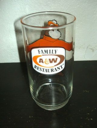 A&w Family Restaurant - Bear Hugging Glass - 5.  75 " Tall - Root Beer