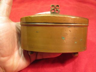 A VINTAGE/ANTIQUE HAND MADE EUROPEAN COPPER BOX WITH CROSSED ARROWS CREST 2