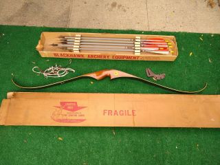 Vintage Recurve Bow Avenger Black Hawk With 9 Arrows And Accessories -