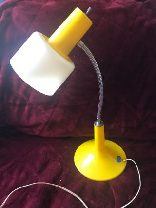 Vintage Yellow Plastic Underwriters Laboratory Portable Desk Lamp Mcm Goose Nexk