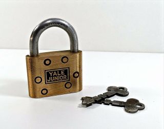 Vintage Padlock Yale Junior " The Yale & Towne Mfg Co.  Made In Usa Whit 2 Keys