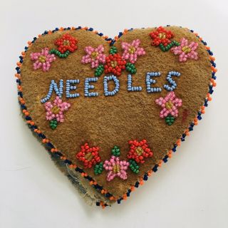 Vtg Beaded Alaska Native Made Heart Shape Sewing Needle Case Hide Lined Floral