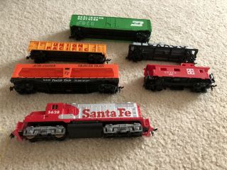 Vintage Ho Scale Train Set - Santa Fe Engine & 5 Cars Plus Track