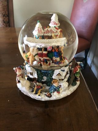Christopher Radko Snow Globe Santa Claus Is Coming To Town