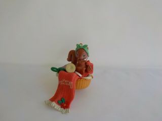 1996 Lustre Fame Squirrel In A Sewing Basket Christmas Ornament Total 1