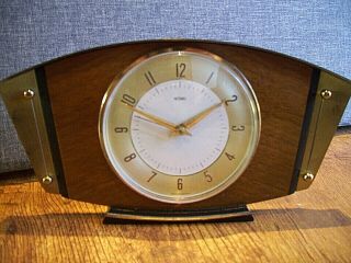 Vintage Retro Mid 20th Century Oak And Brass Cased Metamec Mantel Clock (quartz)