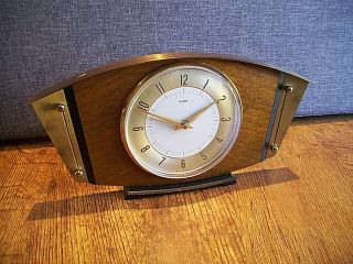 Vintage Retro Mid 20th Century Oak and Brass Cased Metamec Mantel Clock (Quartz) 2