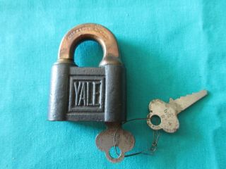Vintage Yale And Towne Mfg.  Co.  Brass Pad Lock,  With 2 Keys Yale U889