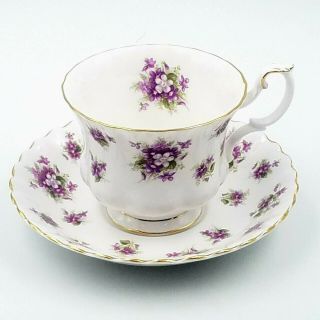 Royal Albert Fine Bone China Teacup & Saucer Sweet Violets Pattern Vintage