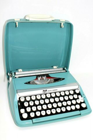 Vintage Corsair Deluxe Smith Corona Scm Typewriter Aqua Blue White Keys & Cover