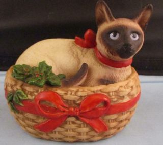 Vtg 1984 Schmid Gordon Fraser Siamese Cat Christmas Basket Music Box Holly Bow