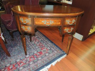 Turn - Of - The - Century French Writing Desk Small Oval Walnut Tulipwood Veneer