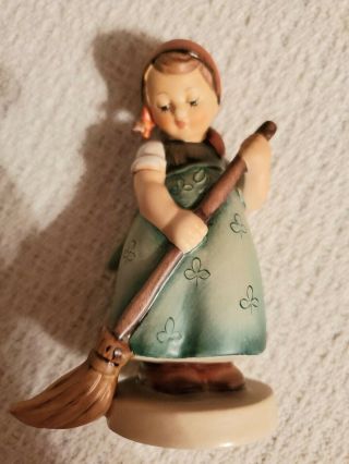 Hummel Goebel Little Sweeper 171 4/0 Little Girl Sweeping; W.  Germany