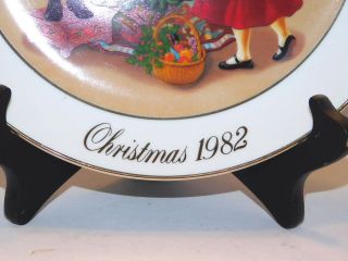 AVON 1982 CHRISTMAS PLATE 