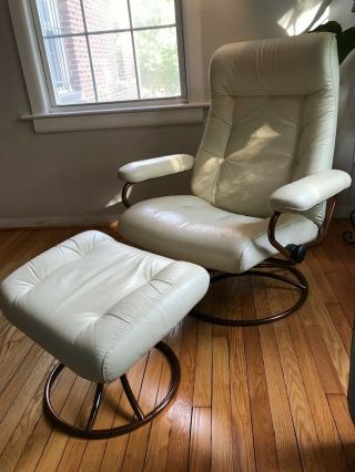 Vintage Ekornes Stressless Recliner Chair With Ottoman - White Leather