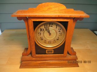Vintage Ingraham Oak Mission Kitchenette Wind Up 8 Day Clock W/ Key & Chimes