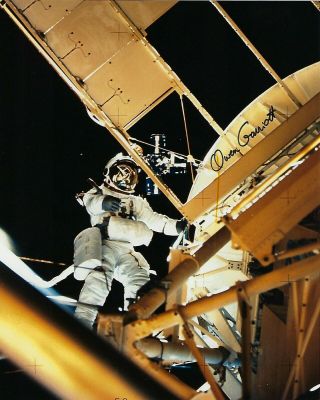 Owen Garriott Signed 8 " X 10 " Photograph Nasa Skylab Astronaut