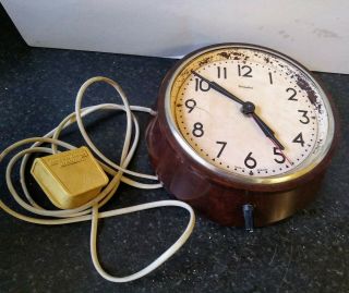 Vintage Genalex bakelite electric wall clock Made in england 2