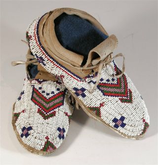 1910s Pair Native American Sioux Indian Bead Decorated Hide Moccasins Beaded 2