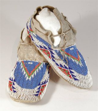 1920s Pair Native American Sioux Indian Bead Decorated Hide Moccasins Beaded 1