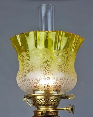 Victorian Etched Yellow Glass Kerosene Paraffin Duplex Oil Lamp Tulip Shade