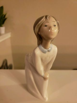 Lladro " Leaning In For A Kiss " Girl Porcelain Figurine Statue - Gloss Finish