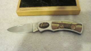 VINTAGE 1950 JOHN DEERE TRACTOR POCKET KNIFE IN THE WOOD BOX FROM A LOCAL ESTATE 3