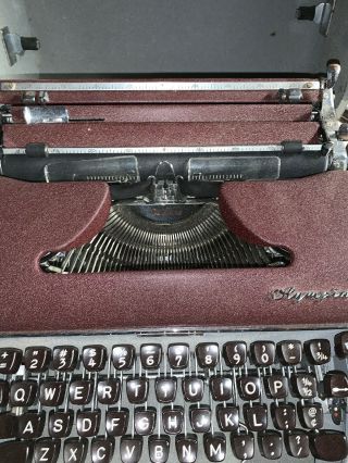 Vintage Olympia Deluxe Portable Typewriter SM3 w/ Case Maroon /Burgundy 2