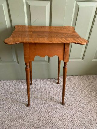 Vintage River Bend Tiger Maple Queen Anne Style Table W Porringer - Shaped Corners
