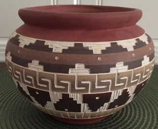 Early Native American Navajo Pottery Vase Incised - Design Signed By Agnes Woods