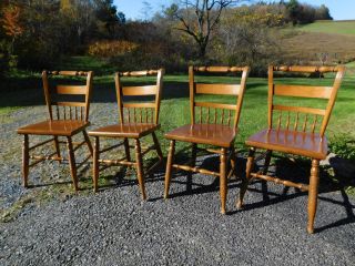 Set Of 4 Solid Rock Maple 18c Hitchcock Style Fancy Spindle Back Dining Chairs